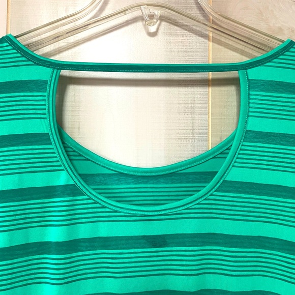Lane Bryant Green Stripe Sheer Scoop Neck Ruched Sides Pullover Top Sz 14/16 - Picture 5 of 6